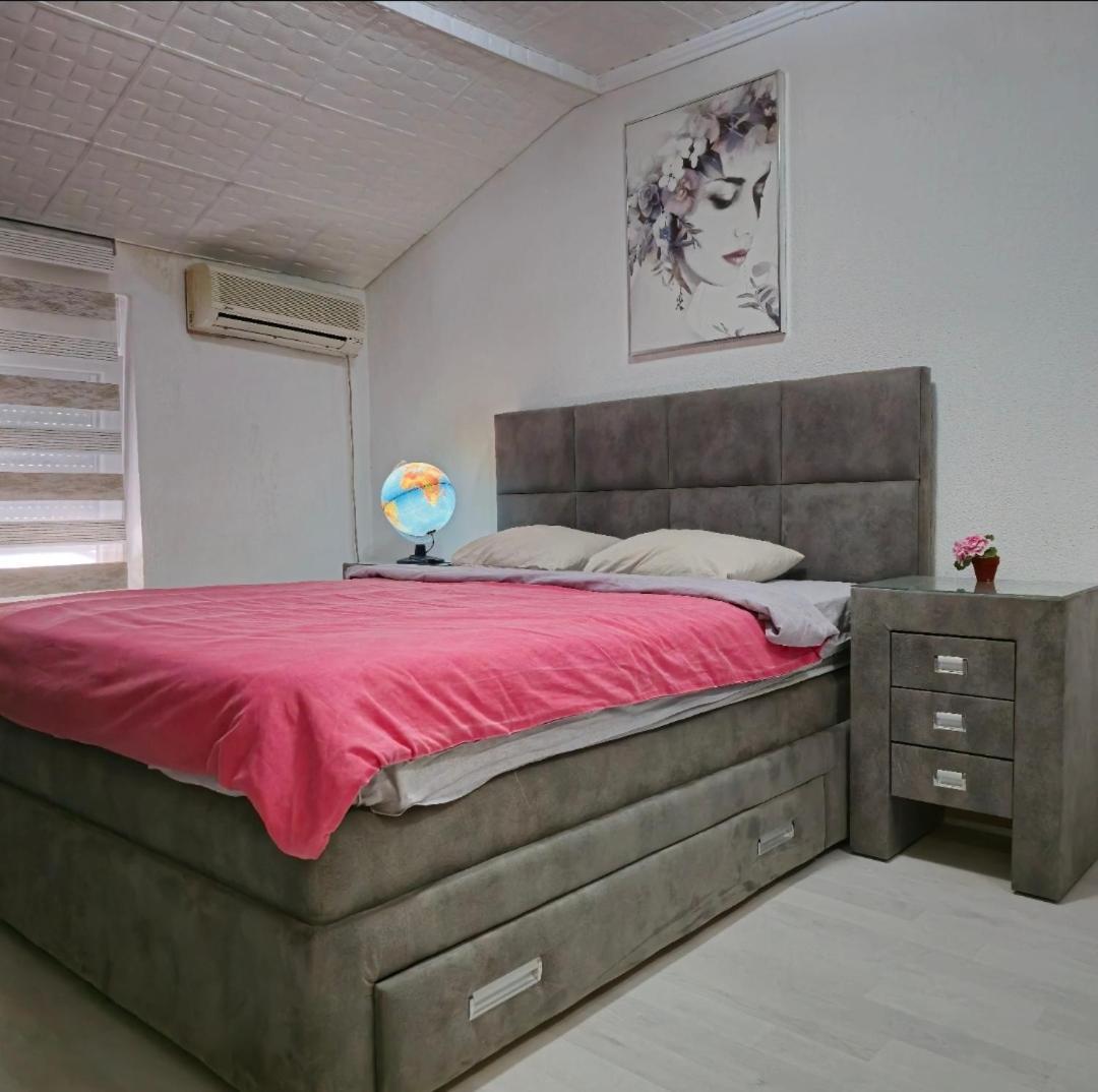 Apartment Center 23 بودغوريتْسا المظهر الخارجي الصورة